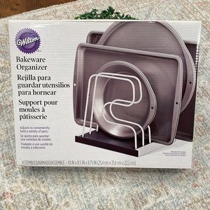 Wilton Bakeware organizer